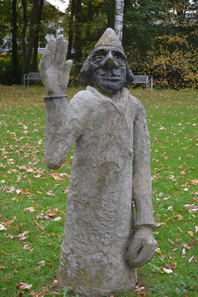 A modernized statue of Father Kneipp in Bad Camberg's Kurpark